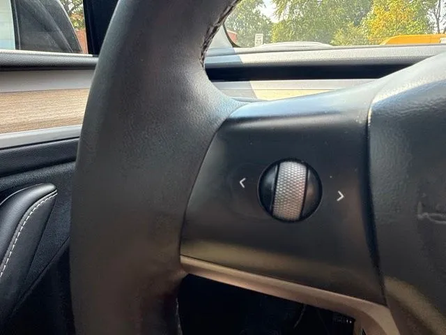 Tesla Model Y photo 26