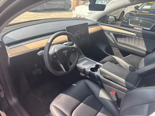 Tesla Model Y photo 11