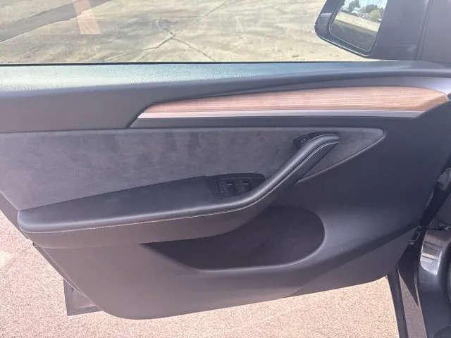 Tesla Model Y photo 13