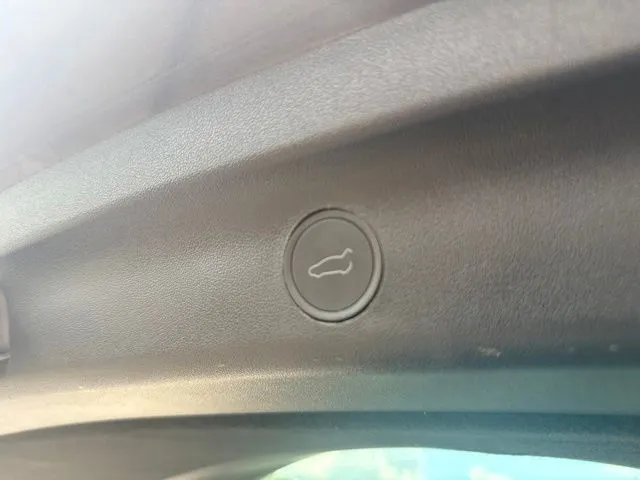 Tesla Model Y photo 18