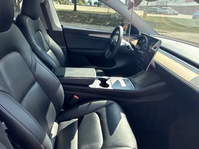 Tesla Model Y photo 21