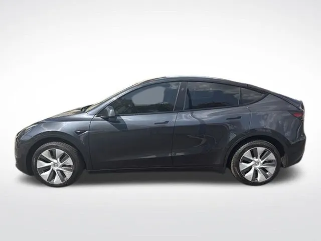 Tesla Model Y photo 6