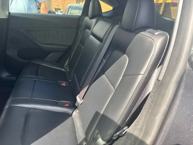 Tesla Model Y photo 14