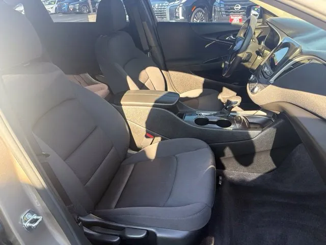 Chevrolet Malibu photo 24