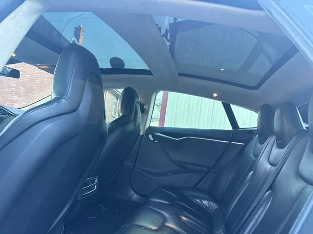 Tesla Model S photo 16