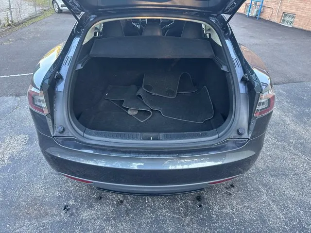 Tesla Model S photo 18