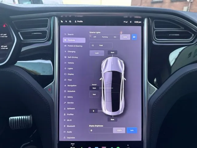 Tesla Model S photo 29