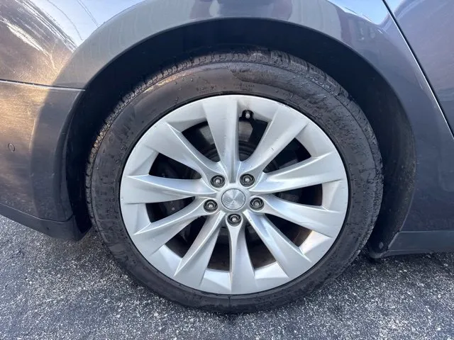Tesla Model S photo 19