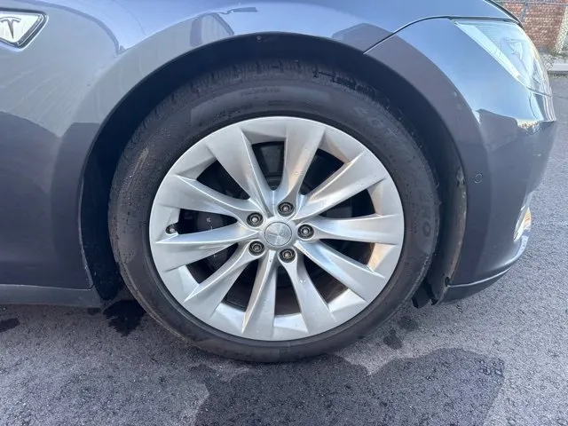 Tesla Model S photo 24