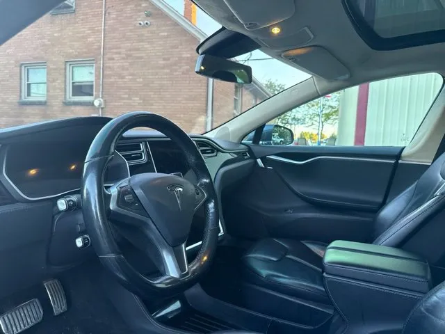 Tesla Model S photo 13