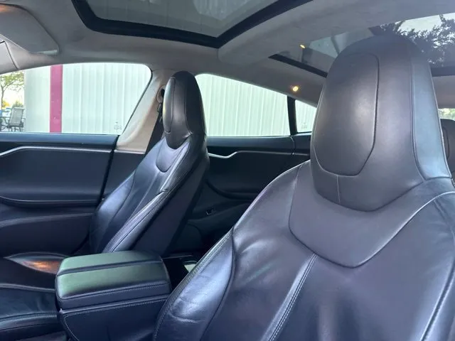Tesla Model S photo 12