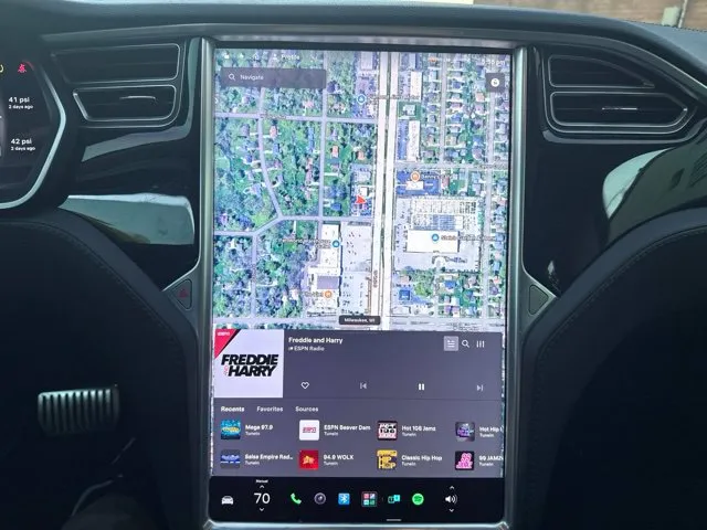Tesla Model S photo 32