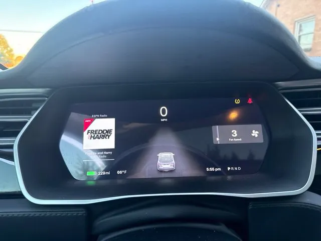 Tesla Model S photo 28