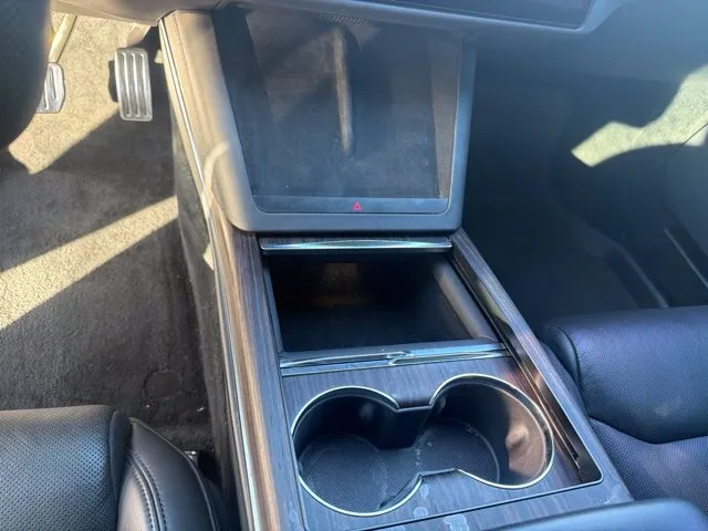 Tesla Model S photo 18