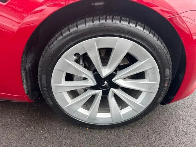 Tesla Model 3 photo 22