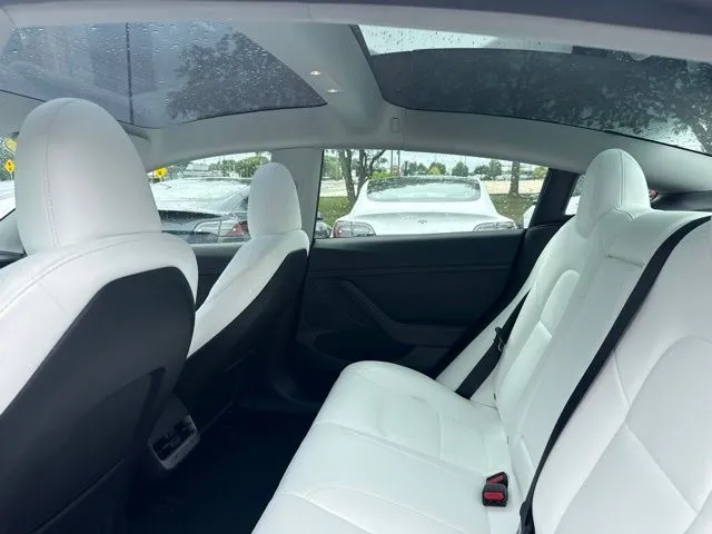 Tesla Model 3 photo 14