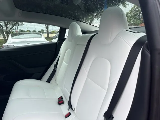 Tesla Model 3 photo 13
