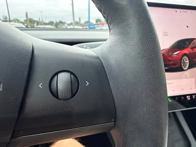 Tesla Model 3 photo 27
