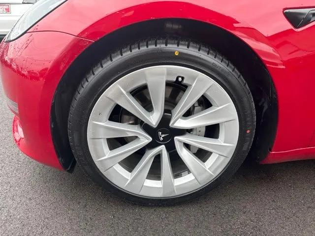 Tesla Model 3 photo 9