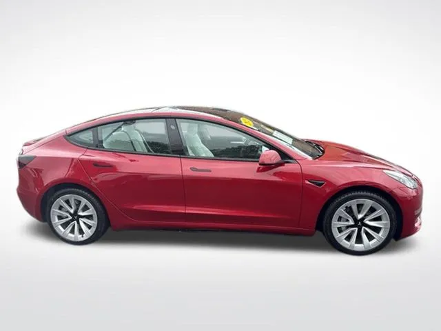 Tesla Model 3 photo 2