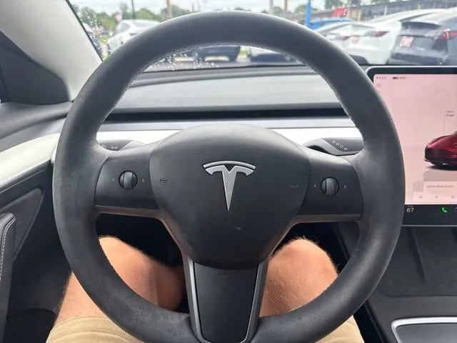 Tesla Model 3 photo 25