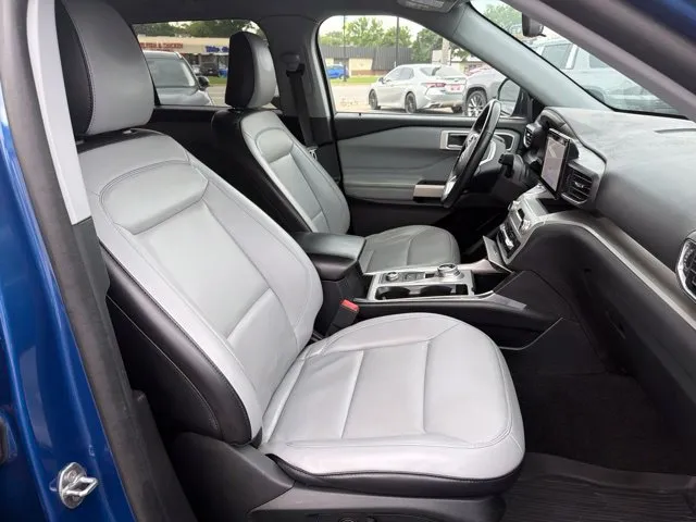 Ford Explorer photo 30