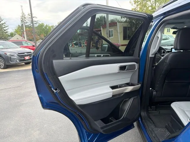 Ford Explorer photo 25
