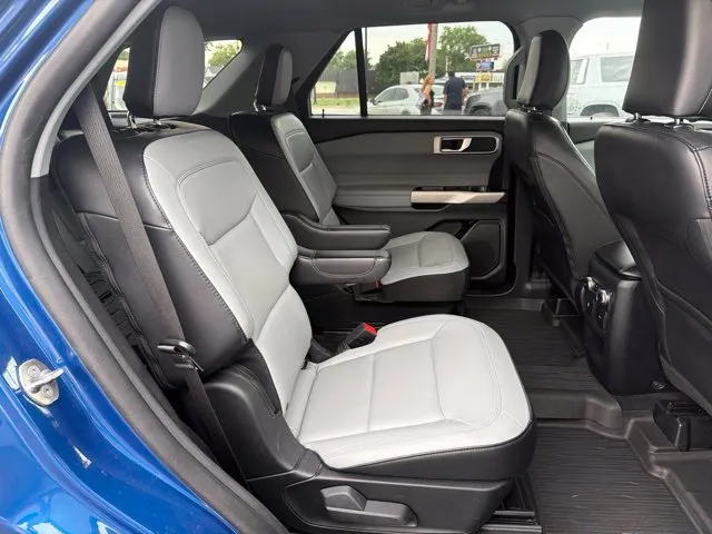 Ford Explorer photo 28