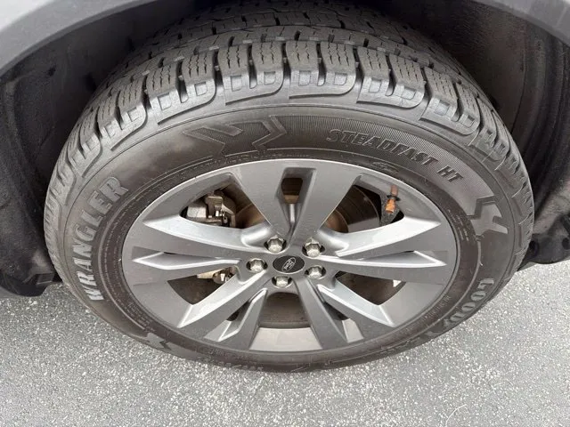 Ford Explorer photo 14