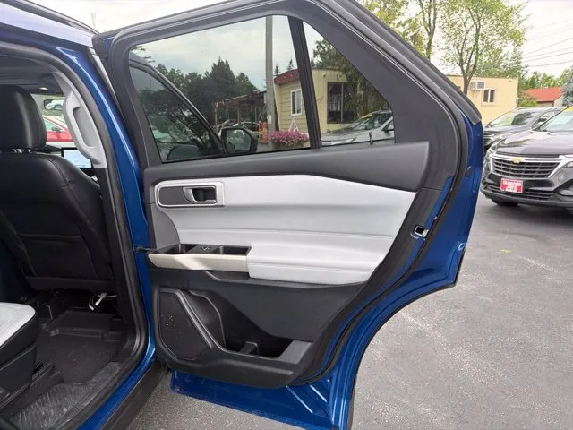 Ford Explorer photo 29