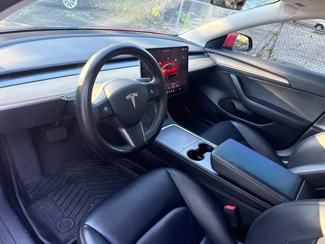 Tesla Model 3 photo 11