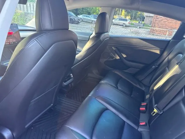Tesla Model 3 photo 14