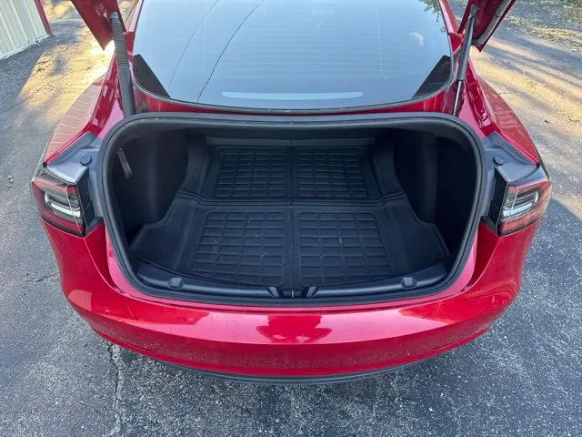 Tesla Model 3 photo 16