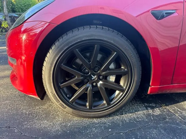 Tesla Model 3 photo 9
