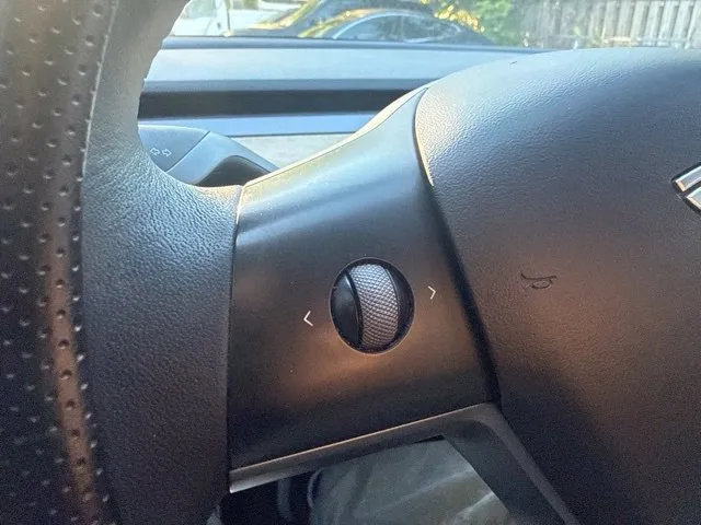 Tesla Model 3 photo 26