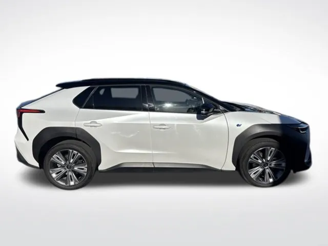 Subaru Solterra photo 2