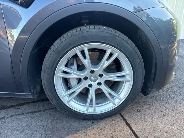 Tesla Model Y photo 23