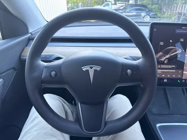 Tesla Model Y photo 25