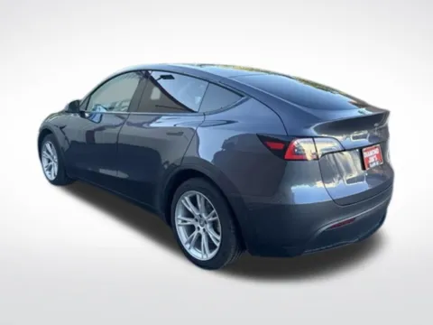More photos of 2021 Tesla Model Y Long Range at Diamond Jim's Motor Cars, WI