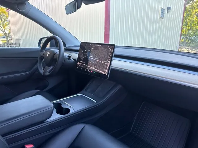 Tesla Model Y photo 20