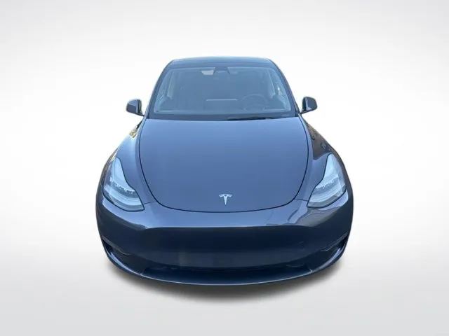Tesla Model Y photo 8