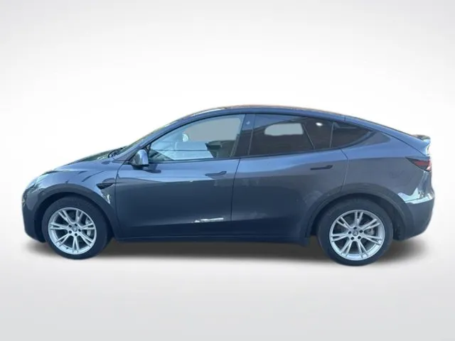 Tesla Model Y photo 6