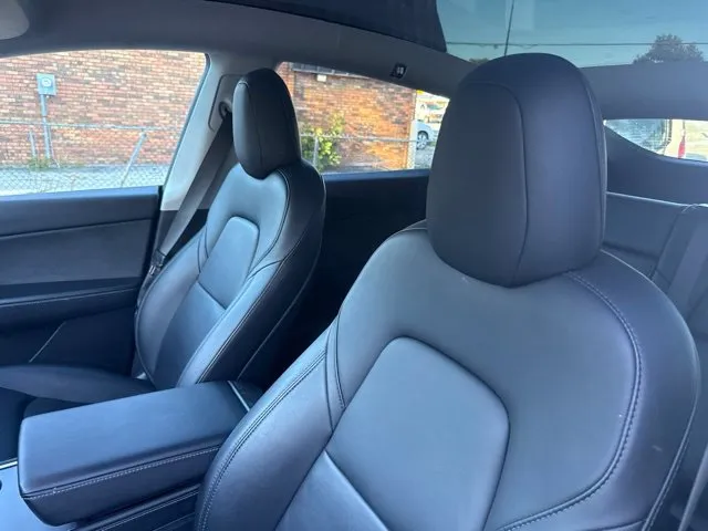 Tesla Model Y photo 10