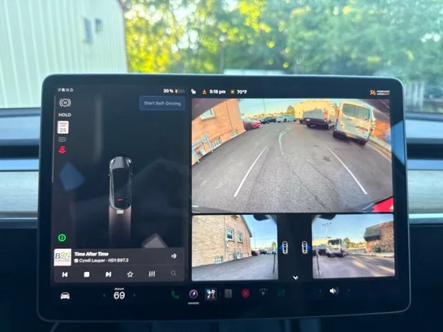 Tesla Model Y photo 32