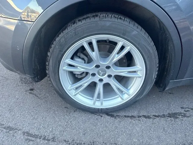 Tesla Model Y photo 18