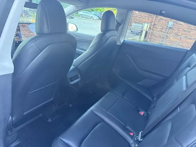 Tesla Model Y photo 14