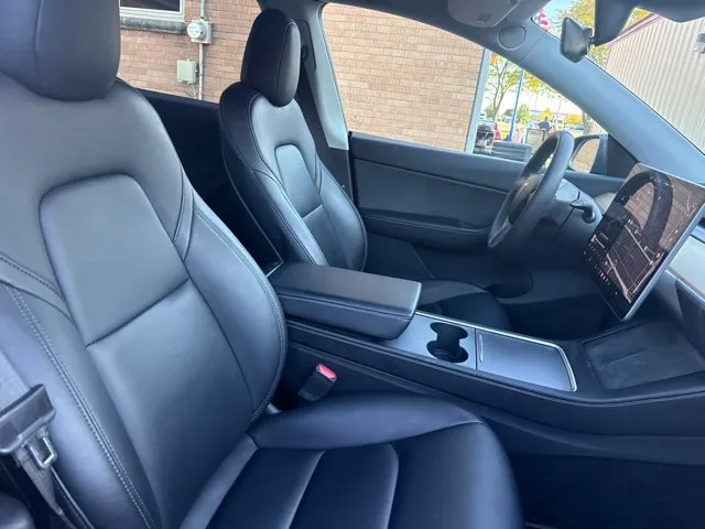 Tesla Model Y photo 21