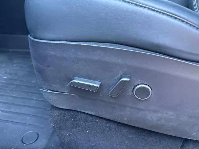 Tesla Model Y photo 12