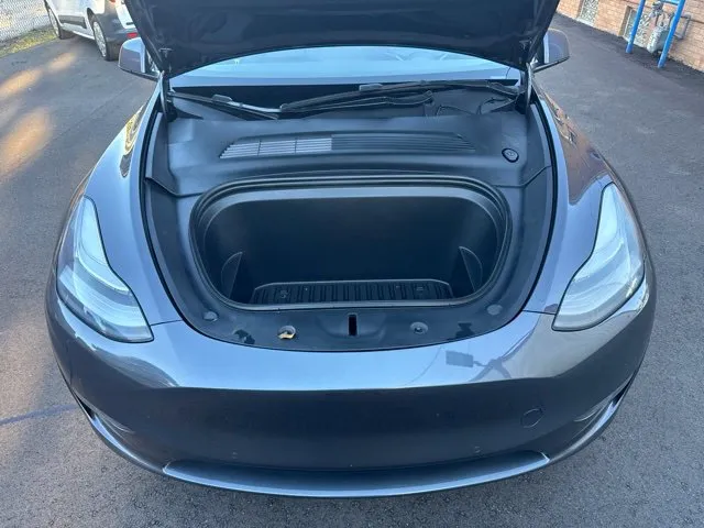 Tesla Model Y photo 24