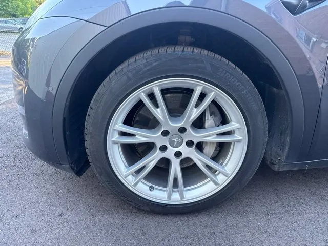 Tesla Model Y photo 9